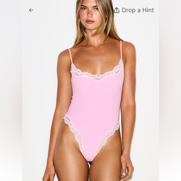SKIMS NWT Fits Everybody Lace Bodysuit Bubblegum Tonal
